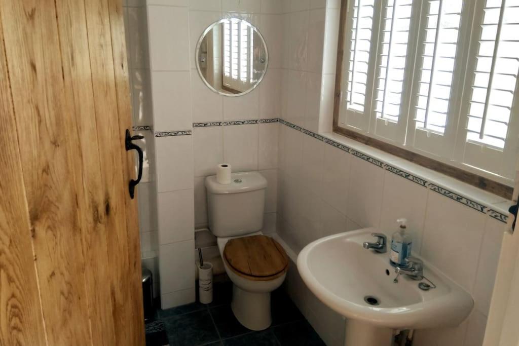 Welcoming Cottage In Chichester Near City Centre Exterior foto